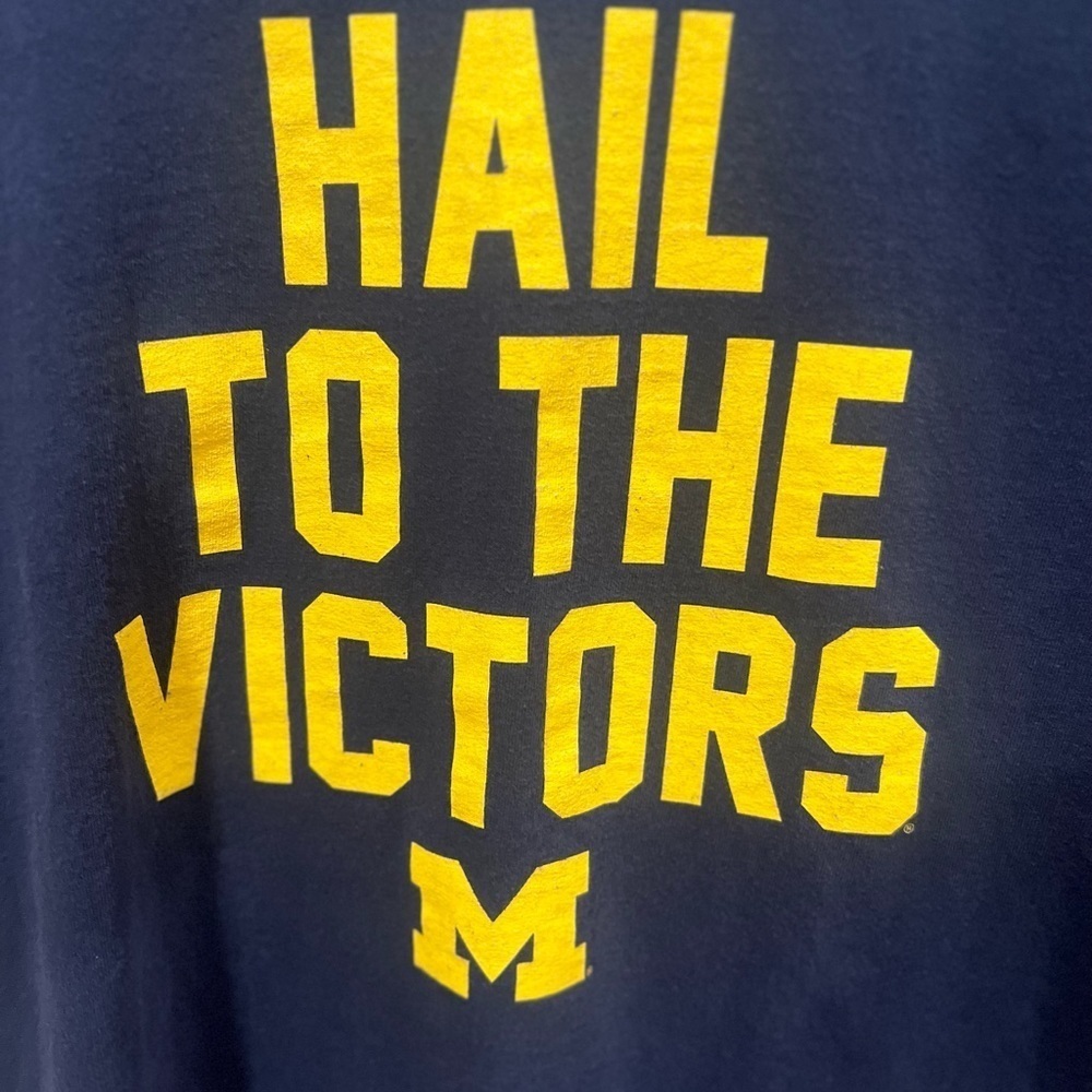 Michigan Wolverines “Hail To The Victors” Vintage Shirt Size Medium